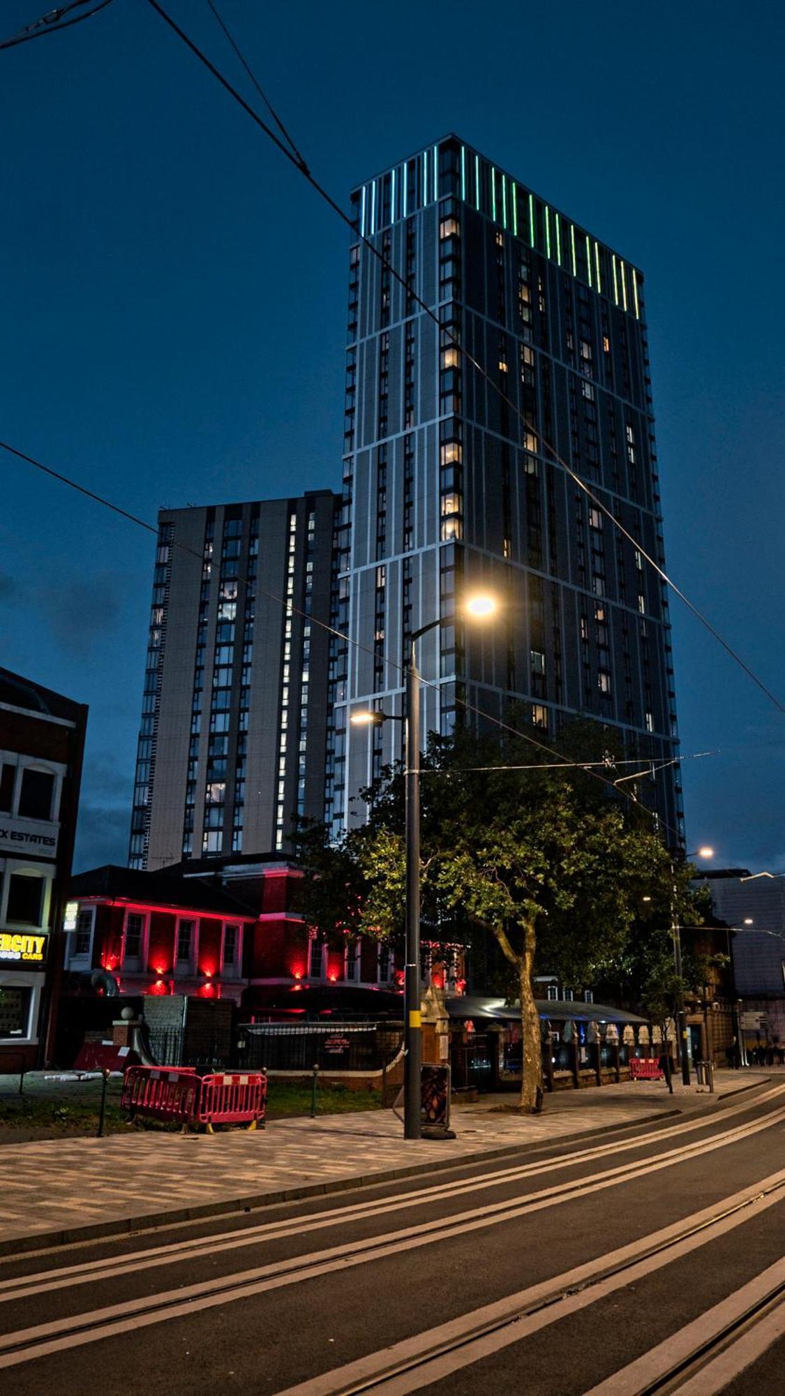 Last-Minute Specials L Book It Now L Sleeps Up To 4 L 2 Bed 2 Bath - Gym - Prime Birmingham Location L Jvt Short Lets Exterior photo
